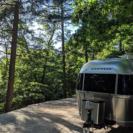 Готель Airstream Caravel 2020 Loblolly Pines Adventure Camp Юрика-Спрінгс Екстер'єр фото