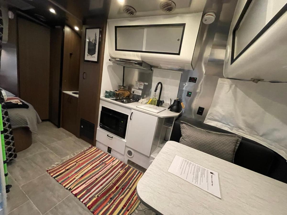 Готель Airstream Caravel 2020 Loblolly Pines Adventure Camp Юрика-Спрінгс Екстер'єр фото