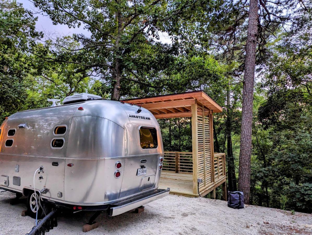 Готель Airstream Caravel 2020 Loblolly Pines Adventure Camp Юрика-Спрінгс Екстер'єр фото