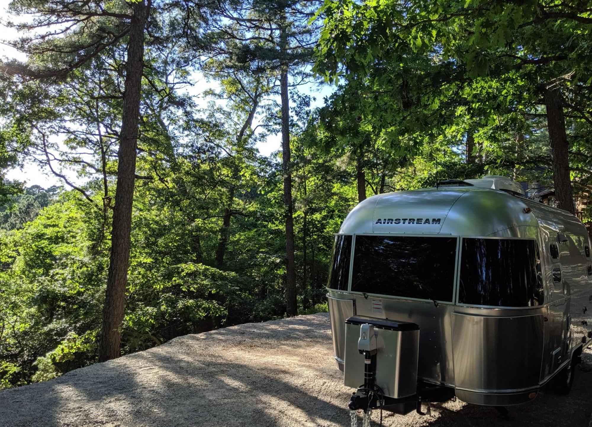 Готель Airstream Caravel 2020 Loblolly Pines Adventure Camp Юрика-Спрінгс Екстер'єр фото